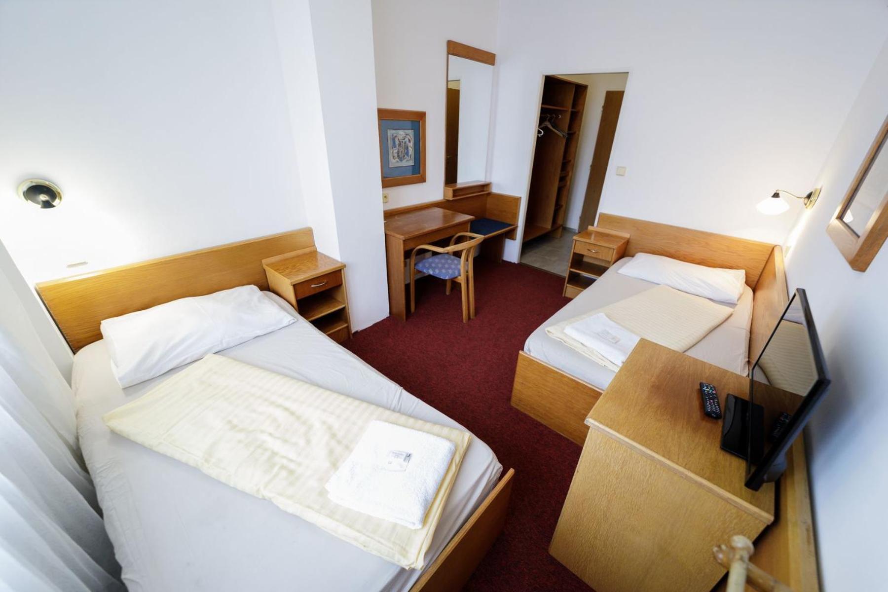 Hotel Peliny Chocen Esterno foto